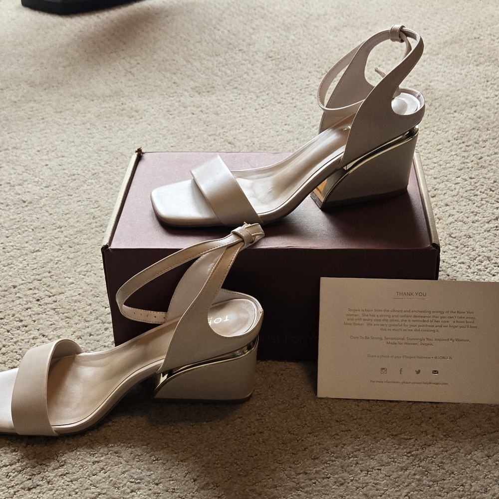 TORGEIS Candida Beige With Block Heel Sandal with Ankle Strap. NIB. 8.5